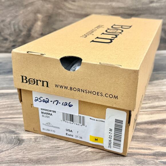 NIB Born Miarra 7M 37-38 Leather Big Buckle Slide Flat Sandals Blush - Picture 9 of 10